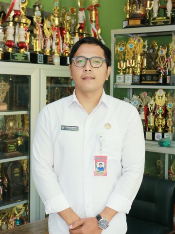 I Pt Andrew Aditya Cahyadinata, S.Pd.